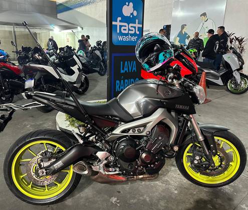 YAMAHA MT-09 YAMAHA MT-09